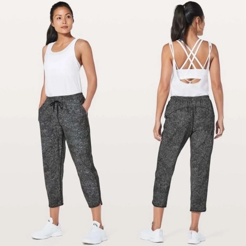 Lululemon Keep It Classic Crop White Noise Alpine White Black